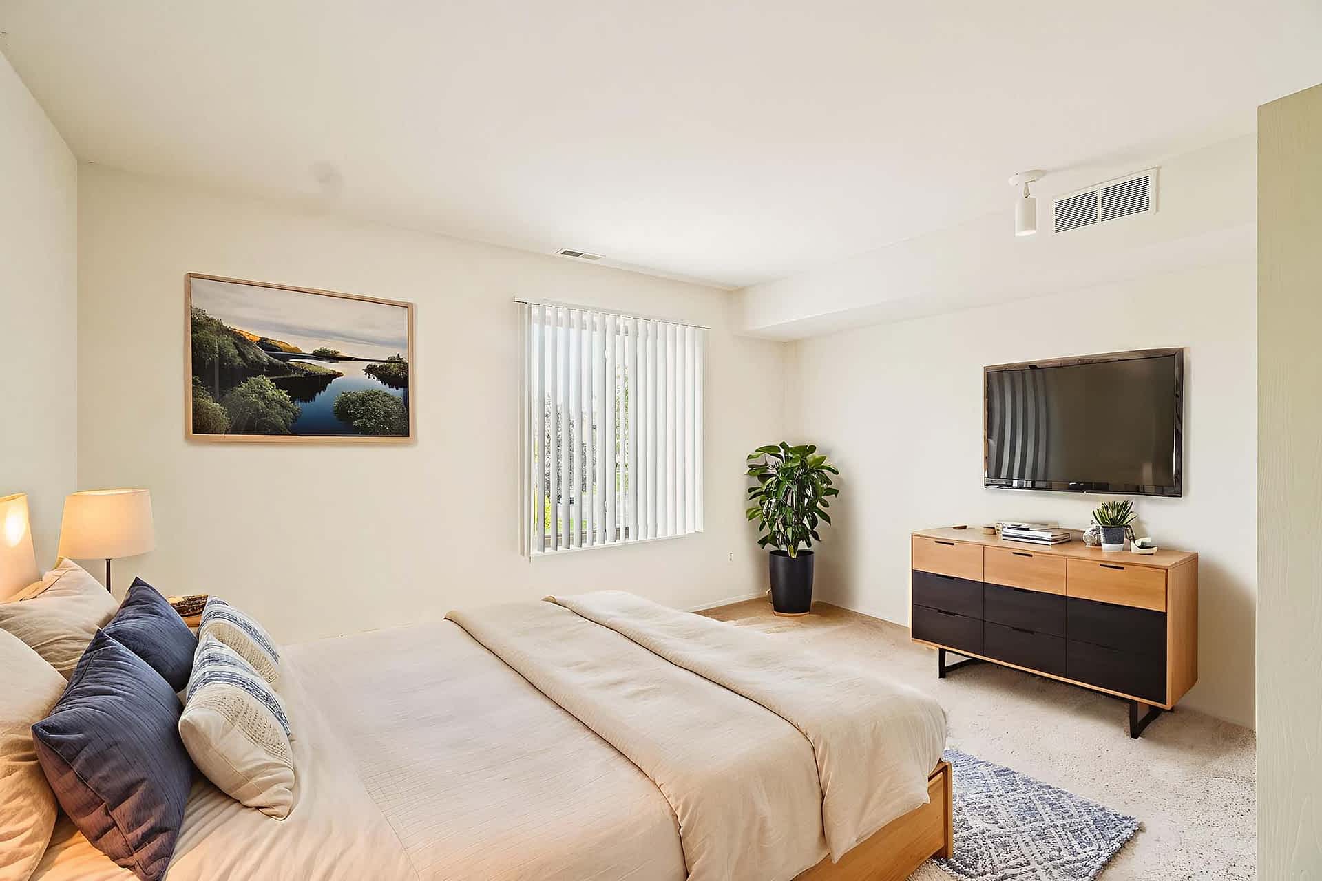 Grand Merais - 3 Bed 2 Bath - Bedroom