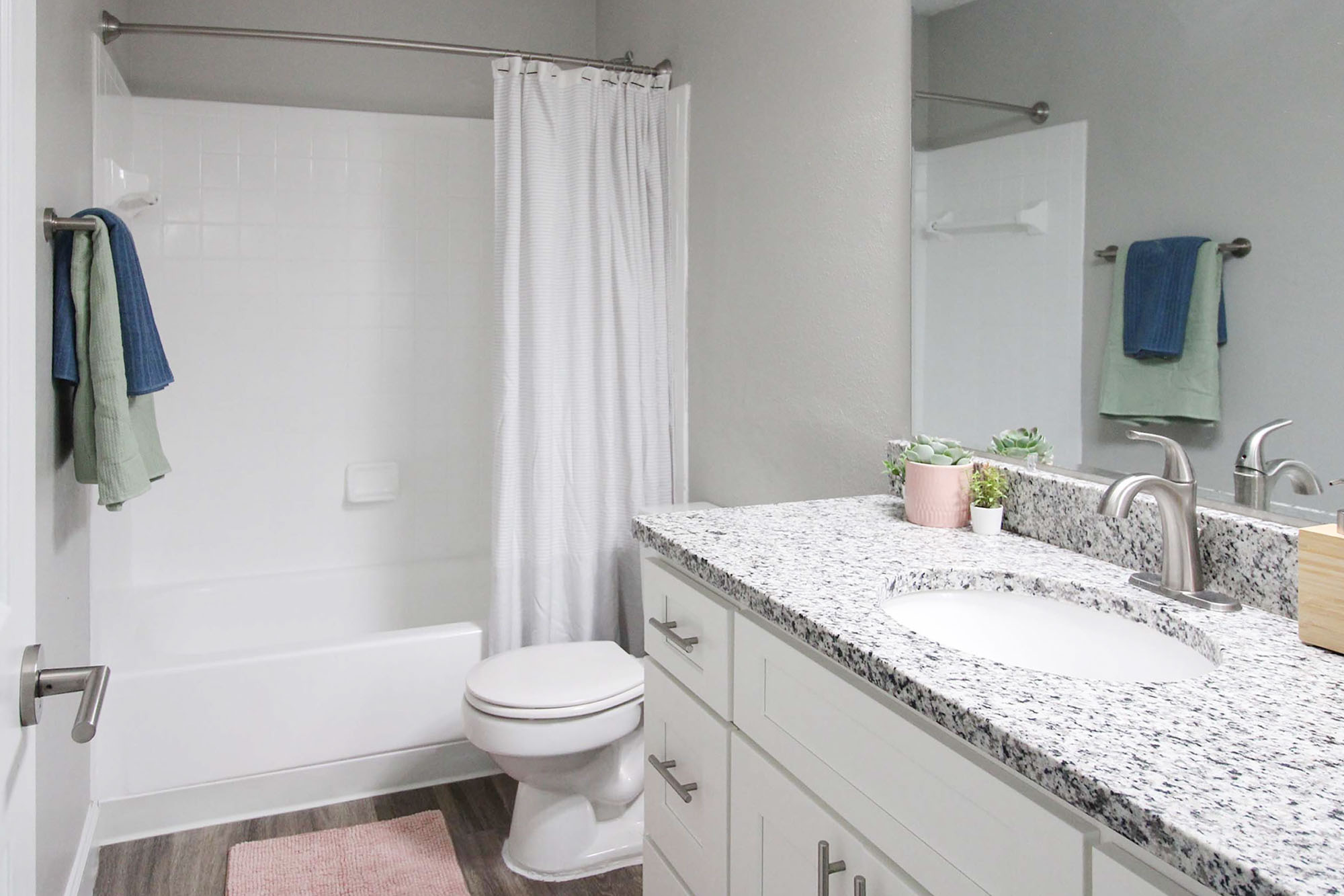 The Gatlin - 3 Bed 2 Bath - Bathroom