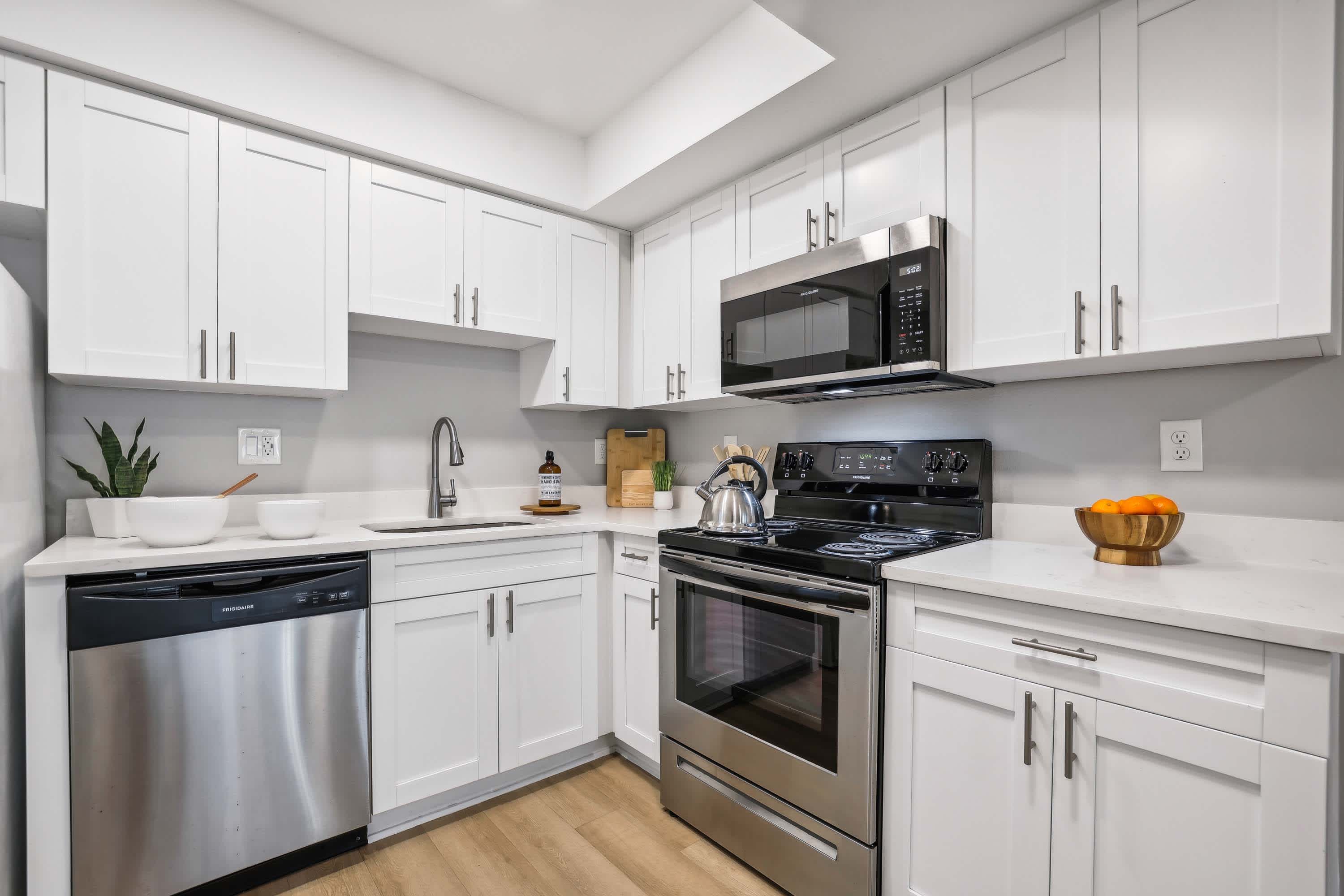 Park+ - 2 Bed 2 Bath - Kitchen - Shaker Style Cabinets