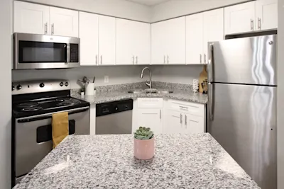 The Briercliff - 1 Bed 1 Bath - Kitchen - Upgraded White Shaker Style 
