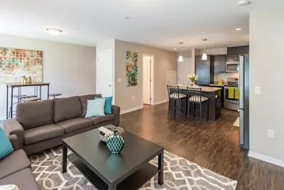 Summit & Thompson - 3 Bed 2.5 Bath - Breakfast Bar