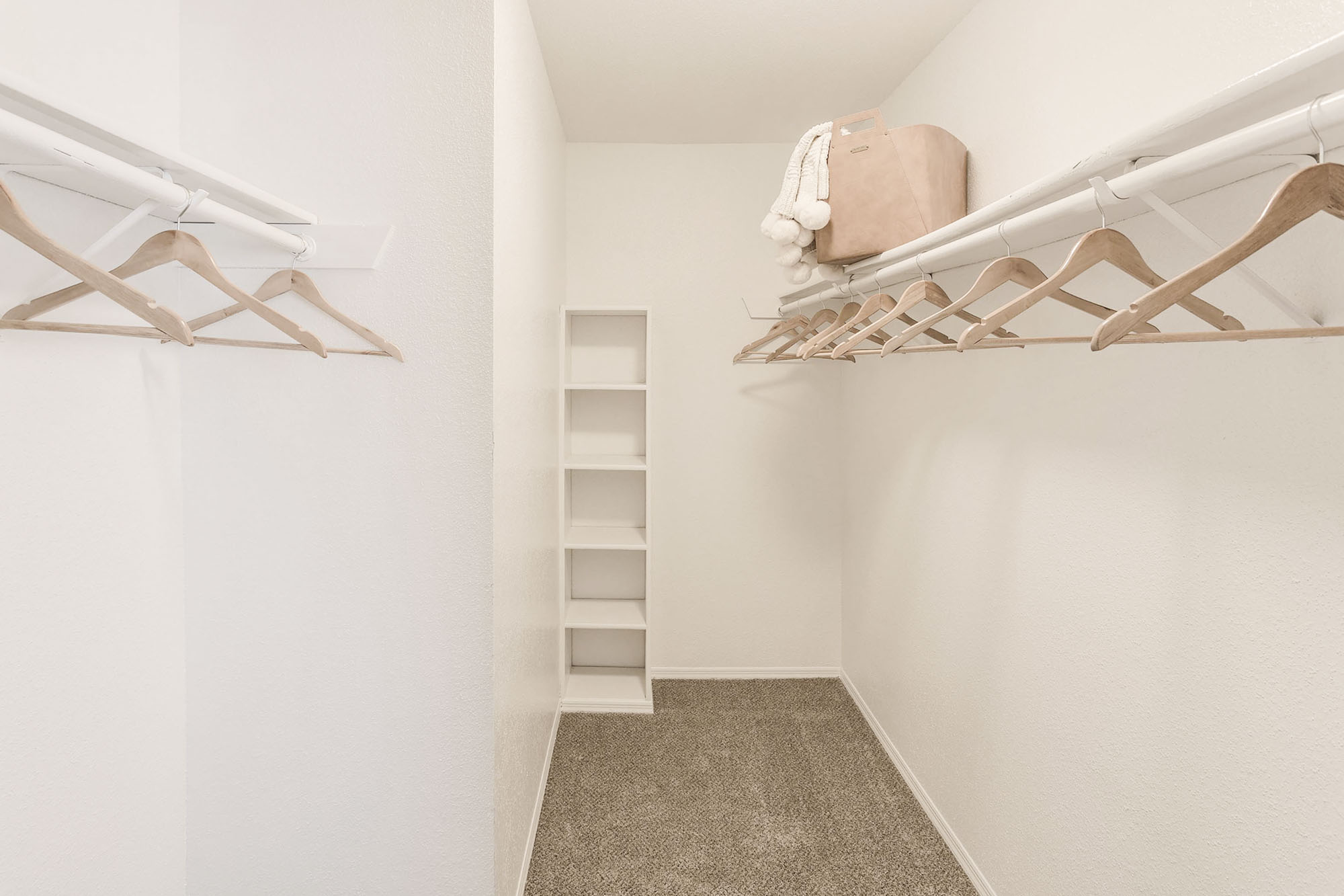 Captiva - 2 Bed 2 Bath - Walk-In Closet