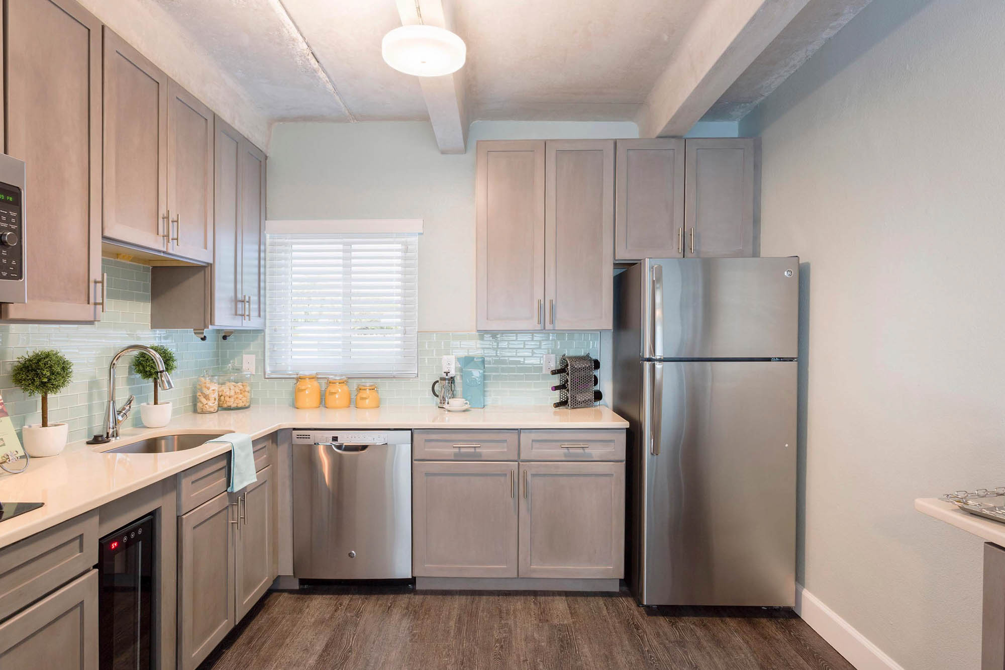 Blue Flag - 1 Bed 1 Bath - Kitchen