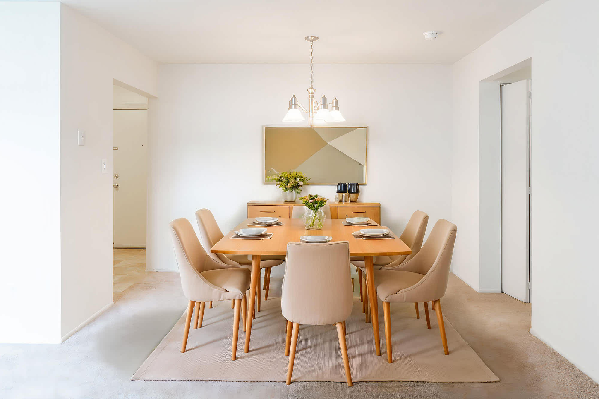 The Plymouth - 1 Bed 1 Bath - Dining Room