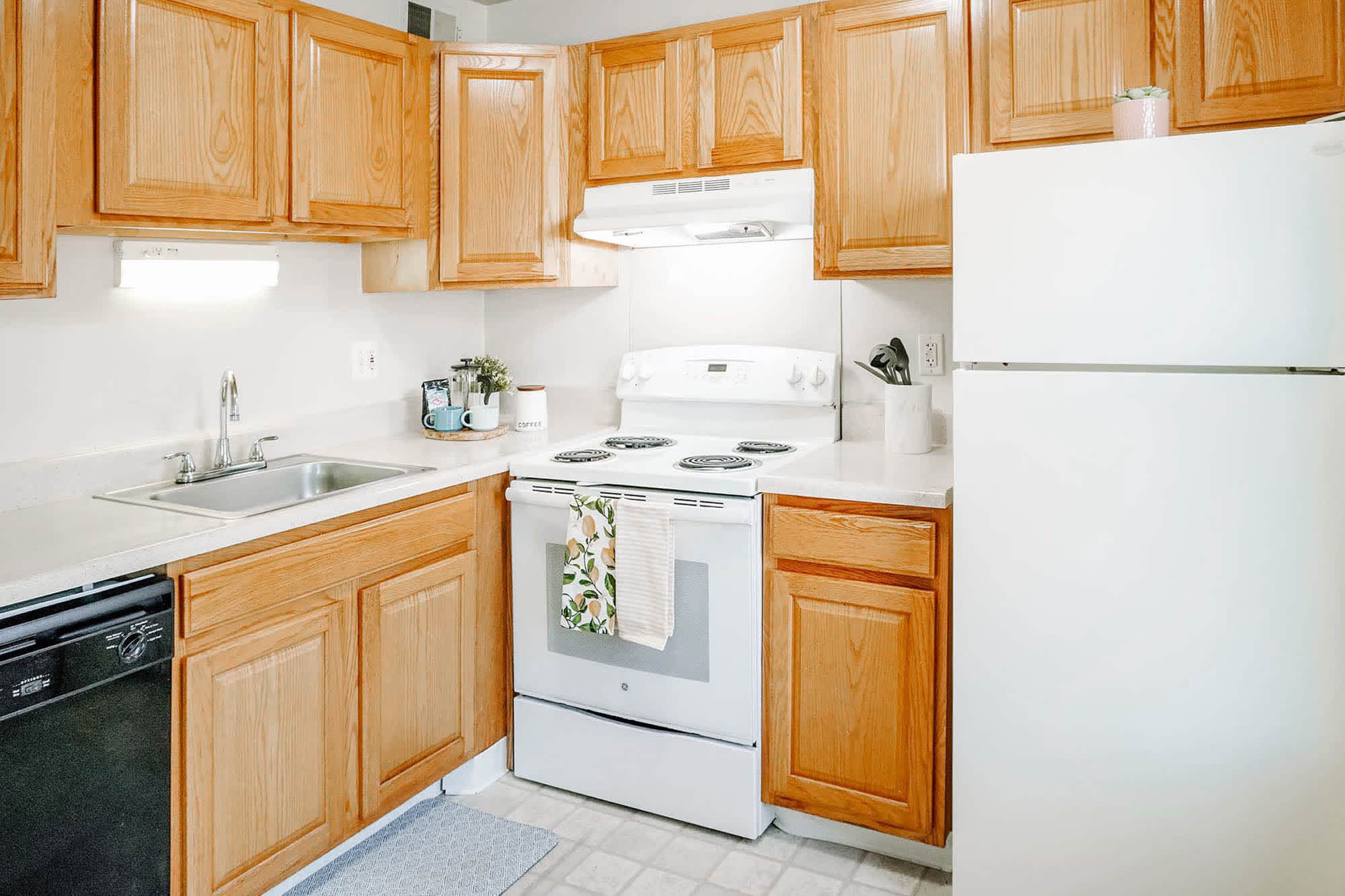 The Willow - 2 Bed 1 Bath - Kitchen - Oak Style Cabinets