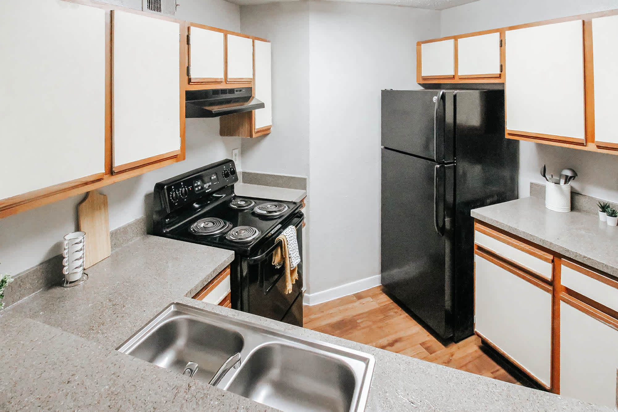 Valencia - 2 Bed 2 Bath - Kitchen