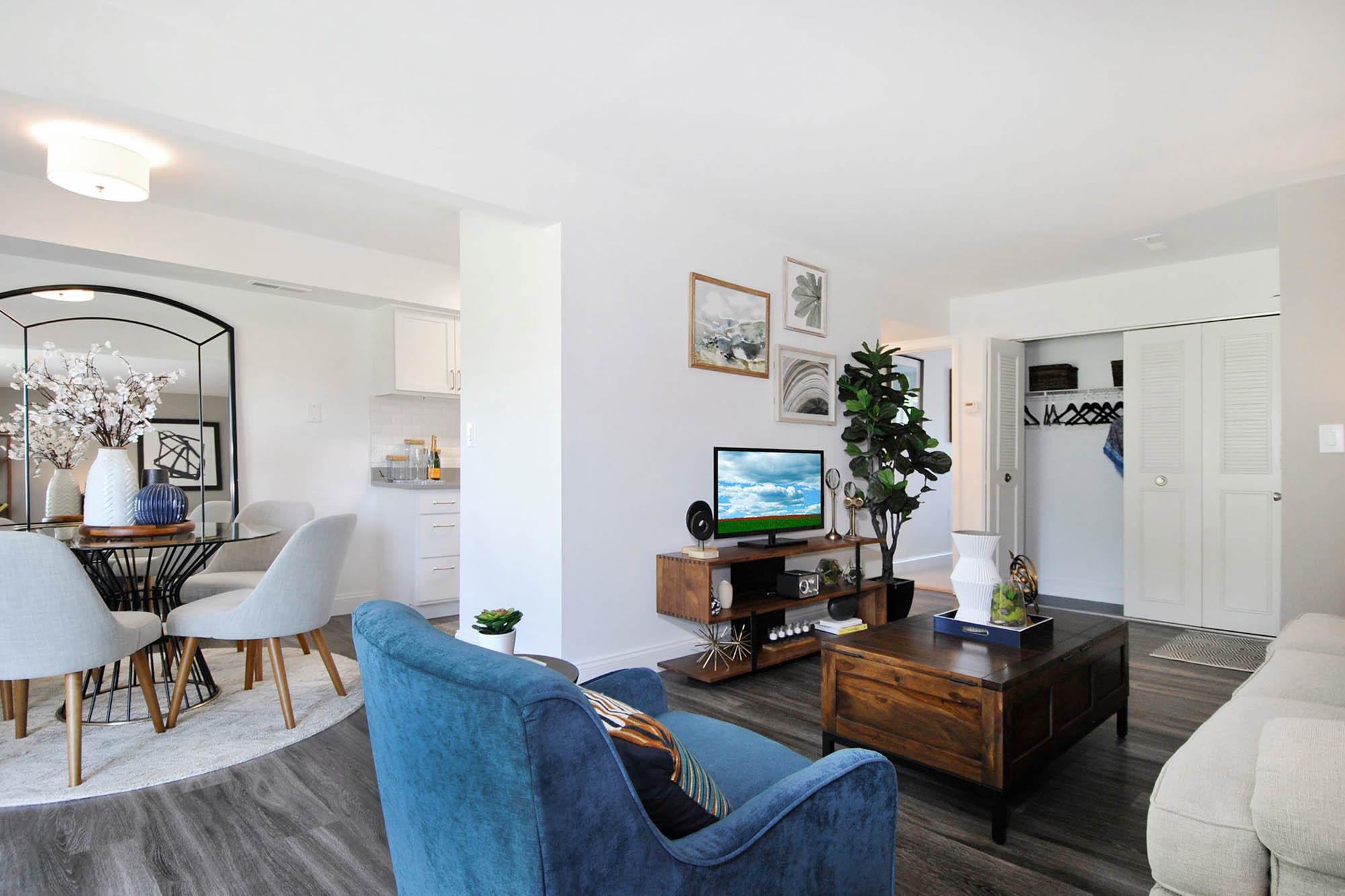 Kipling+ - 1 Bed 1 Bath - Living & Dining Area