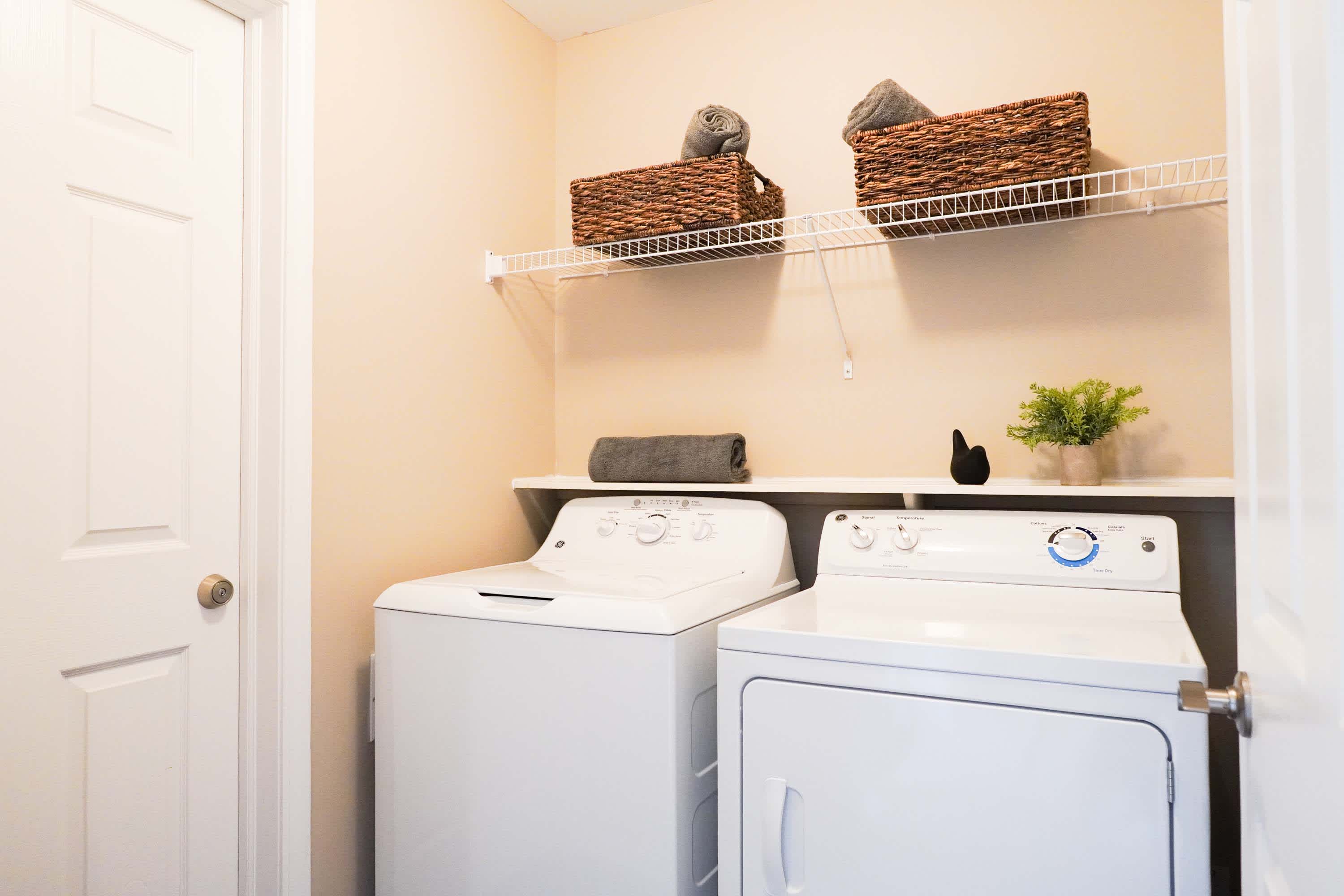 Jefferson - 2 Bed 1.5 Bath - In-Unit Laundry