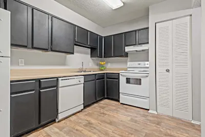 Earhart - 2 Bed 1.5 Bath - Kitchen
