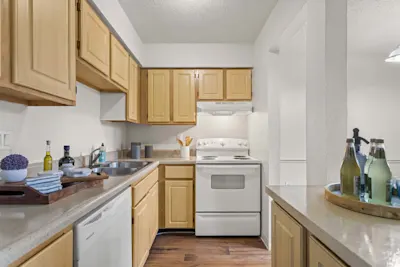 Alafia River - 2 Bed 1 Bath - Kitchen