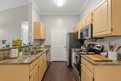 Bruco - 3 Bed 2 Bath - Kitchen