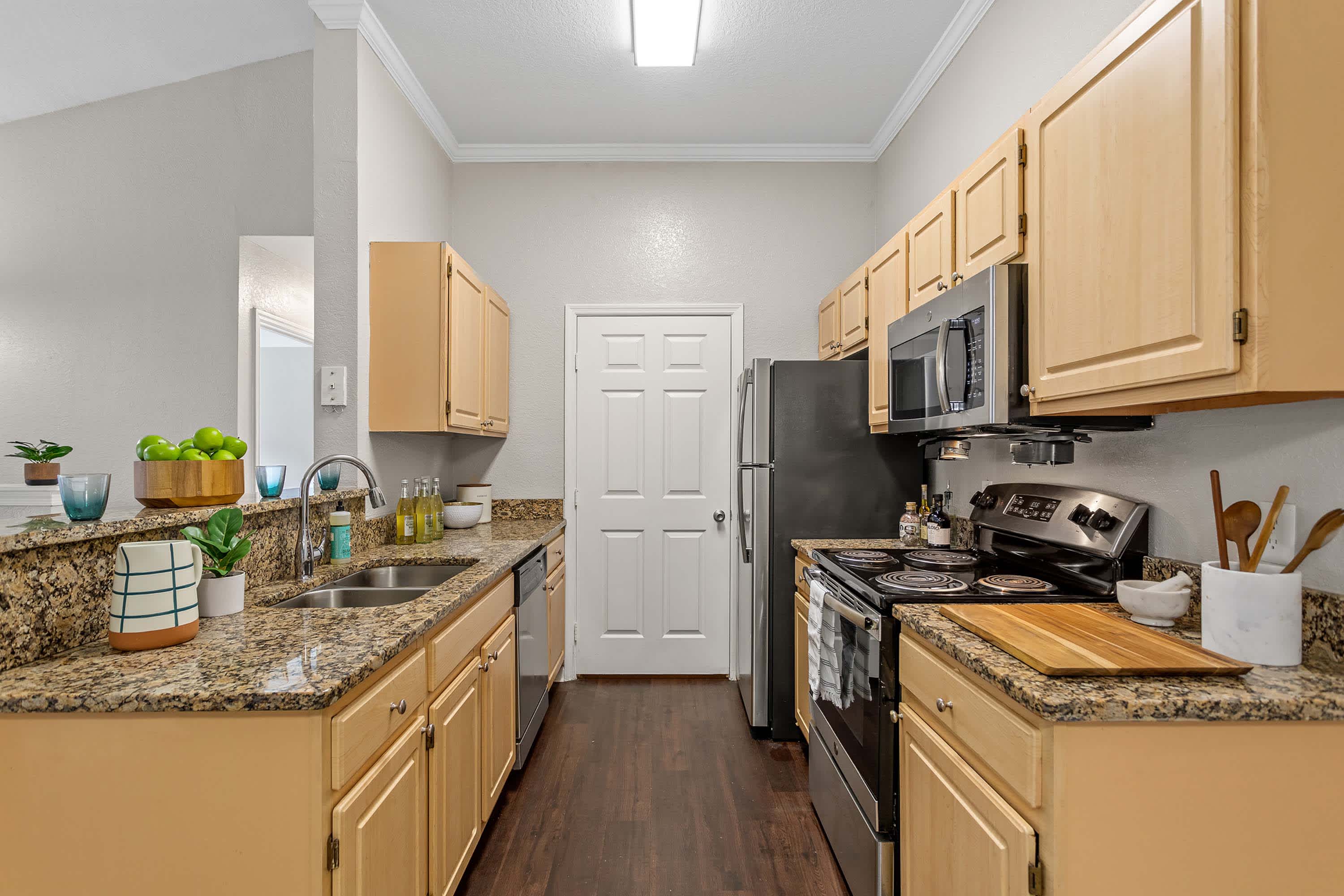 Bruco - 3 Bed 2 Bath - Kitchen