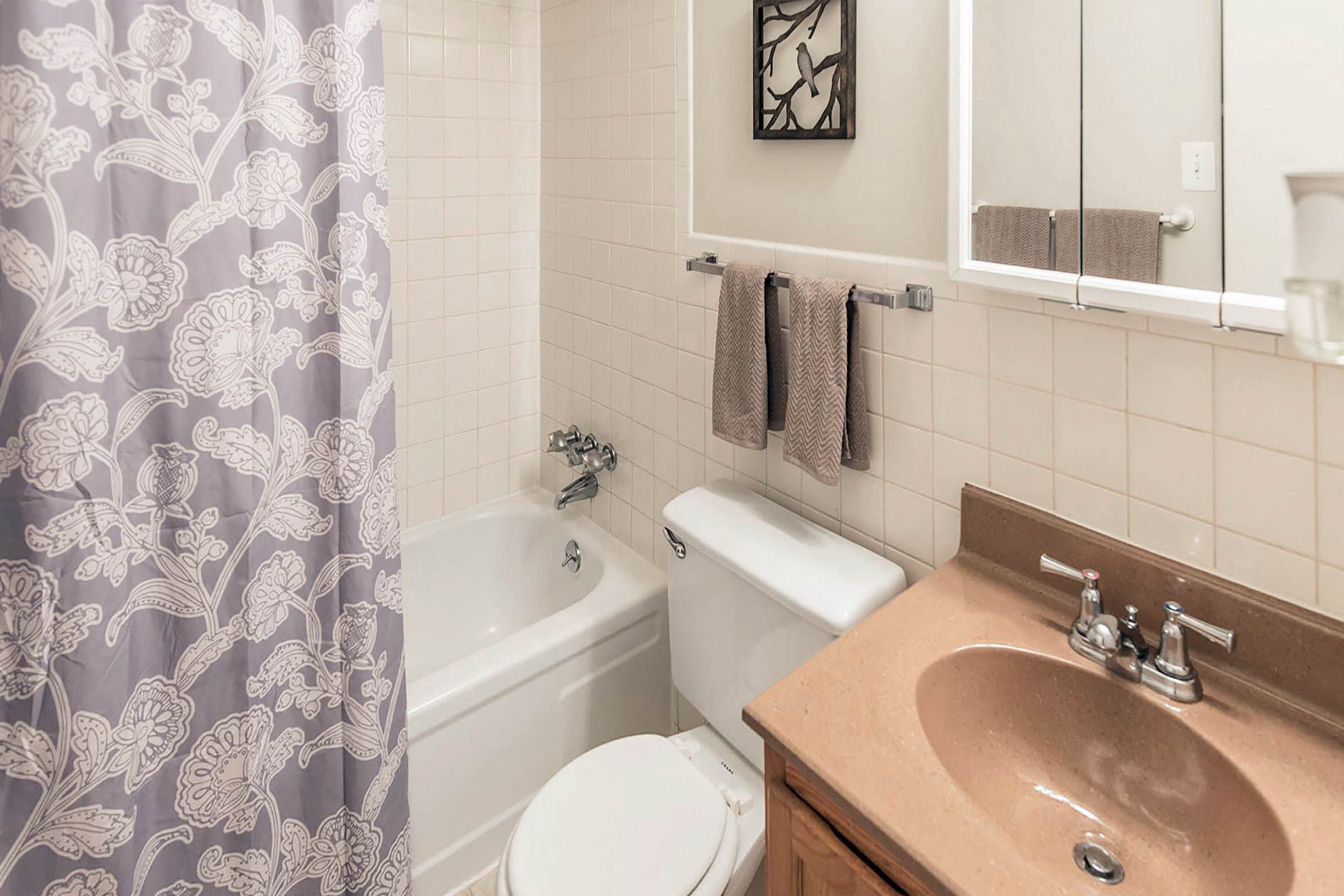 The Van Gogh - 1 Bed 1 Bath - Bathroom