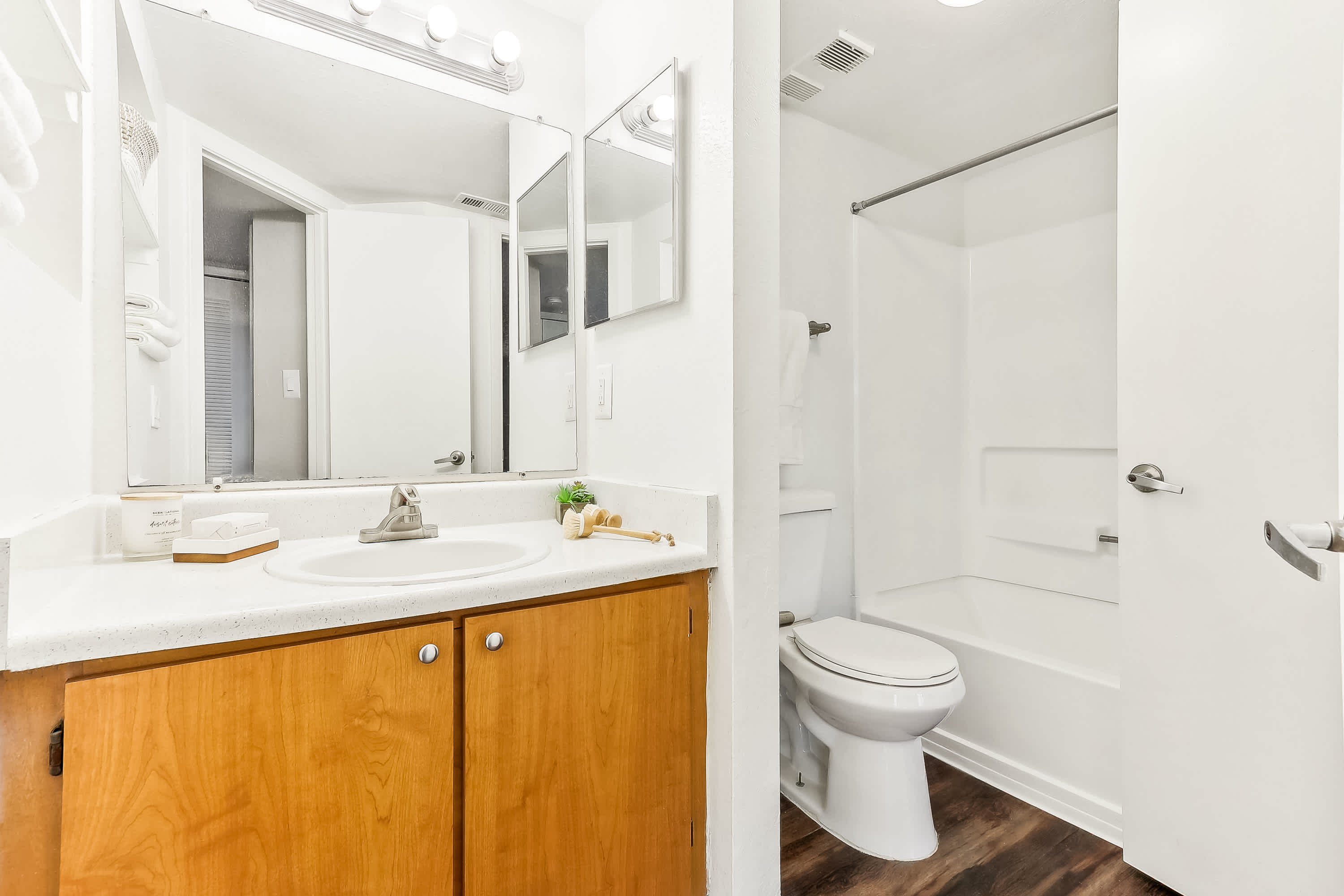 Cypress - 2 Bed 2 Bath - Bathroom 2