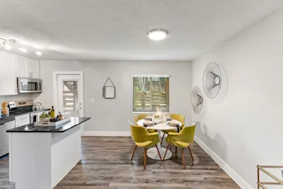 Onyx+ - 2 Bed 2 Bath - Dining Area