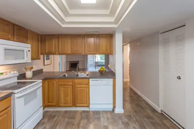 Bianca - 2 Bed 2 Bath - Kitchen