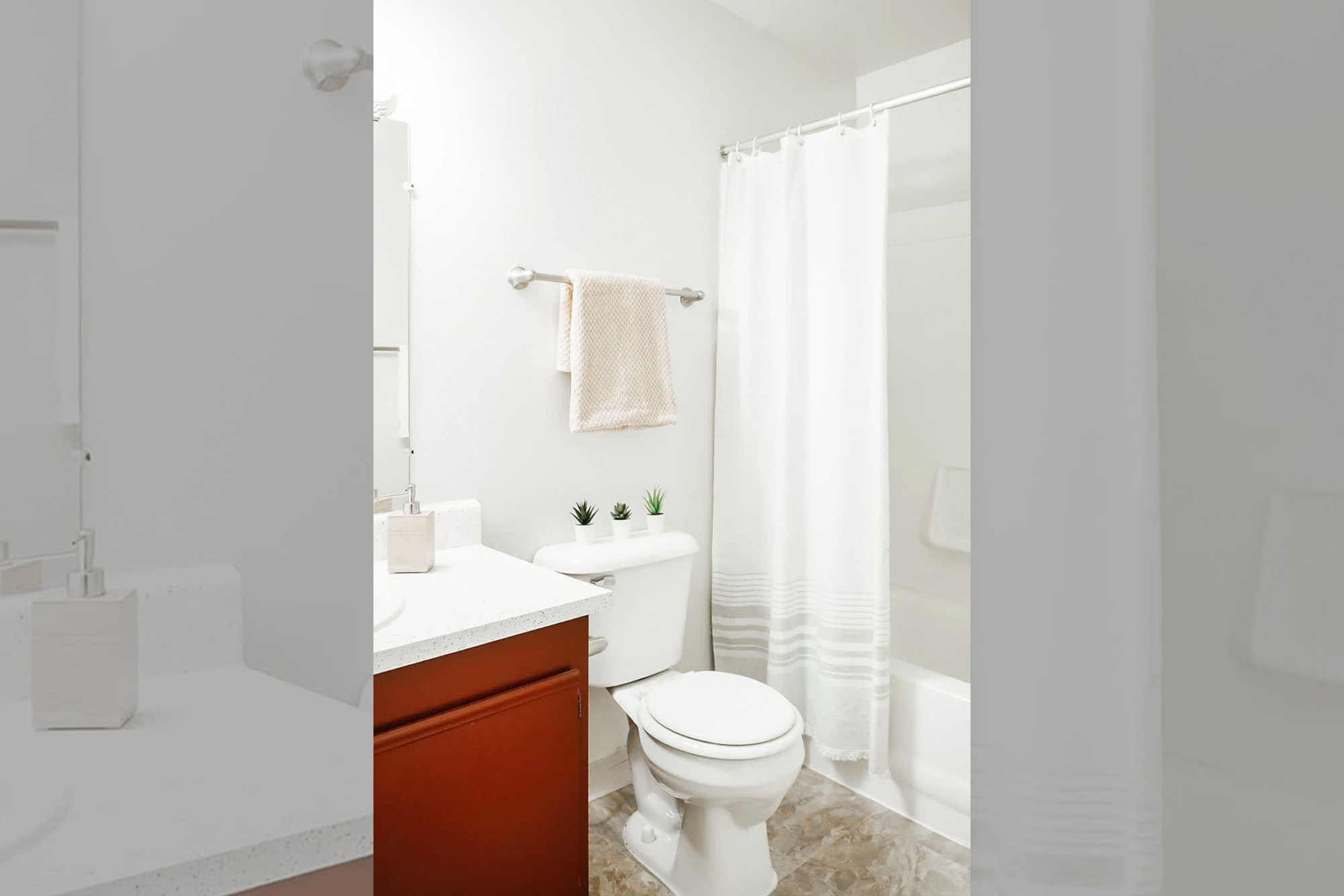 The Duckworth - 1 Bed 1 Bath - Bathroom