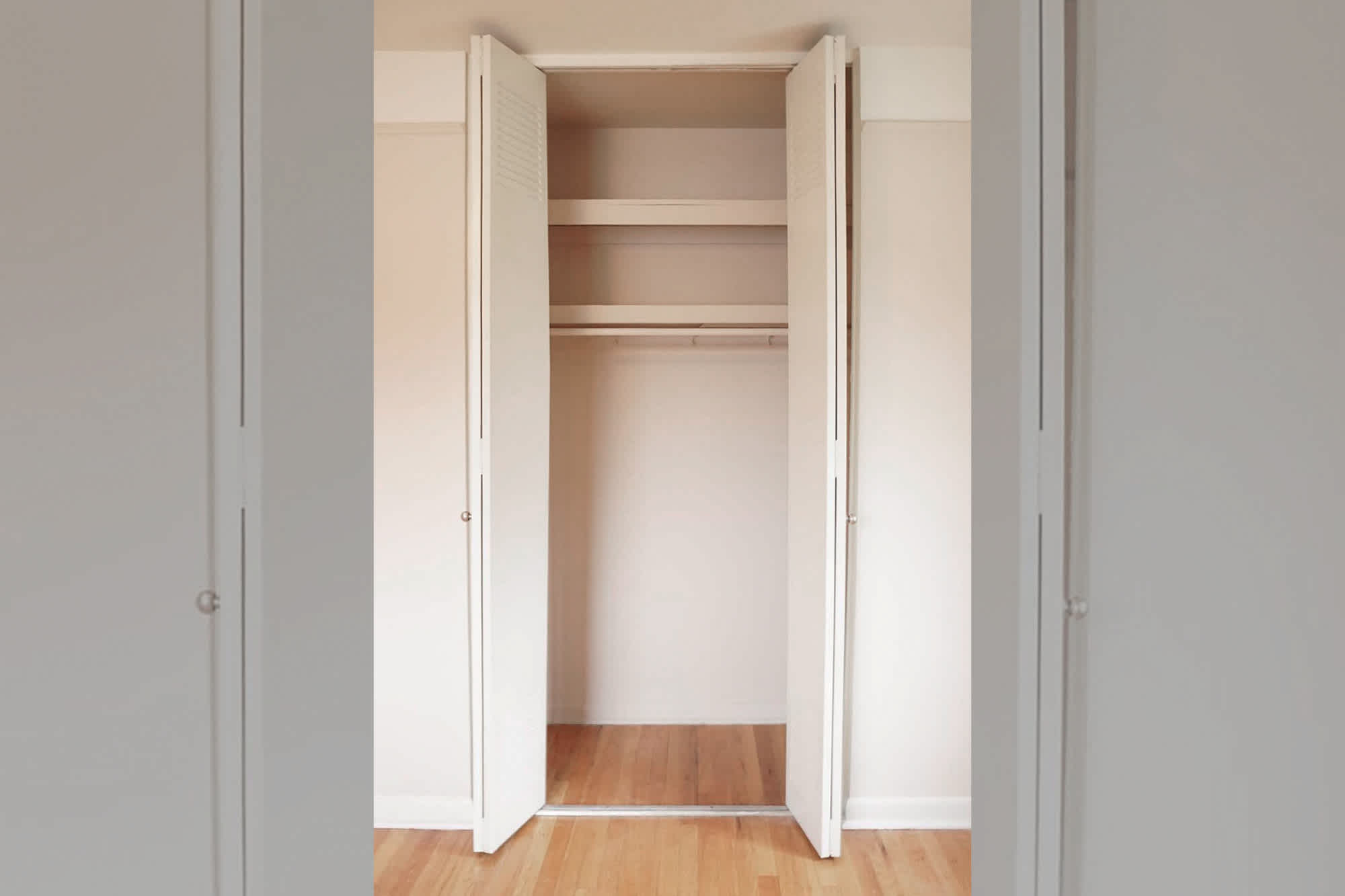 The Leon - 1 Bed 1 Bath - Storage Closet