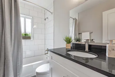 Quartz - 3 Bed 2 Bath - Bathroom