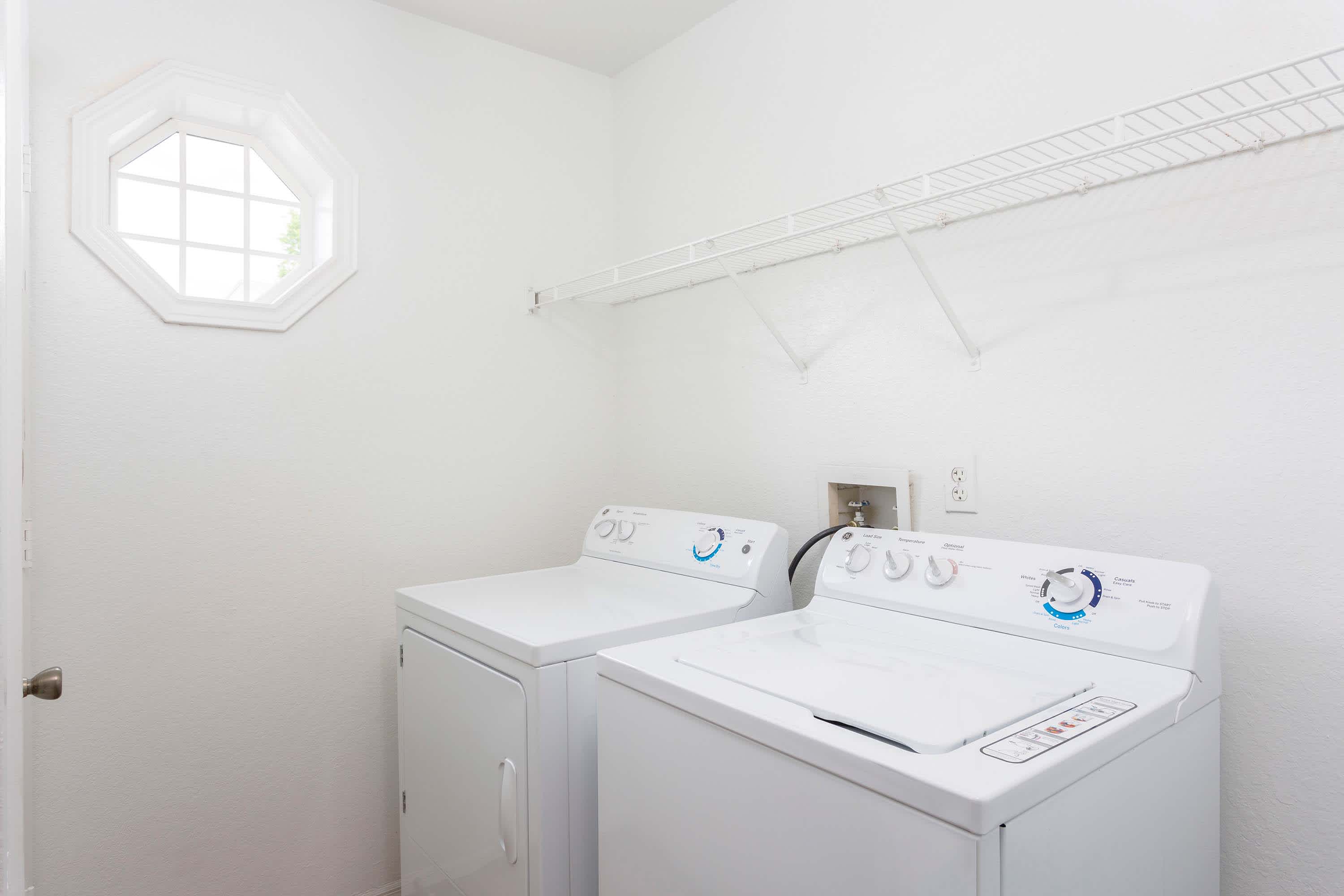 Dorado - 3 Bed 2 Bath - Laundry