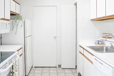 The Giuseppe - 1 Bed 1 Bath - Kitchen