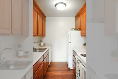 The Basquiat - 2 Bed 1 Bath - Kitchen