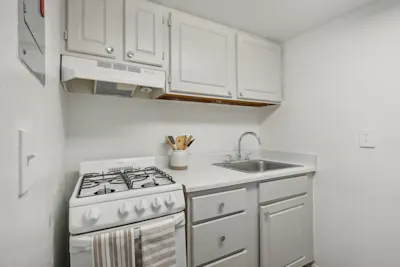 Aqua - 1 Bed 1 Bath - Kitchen