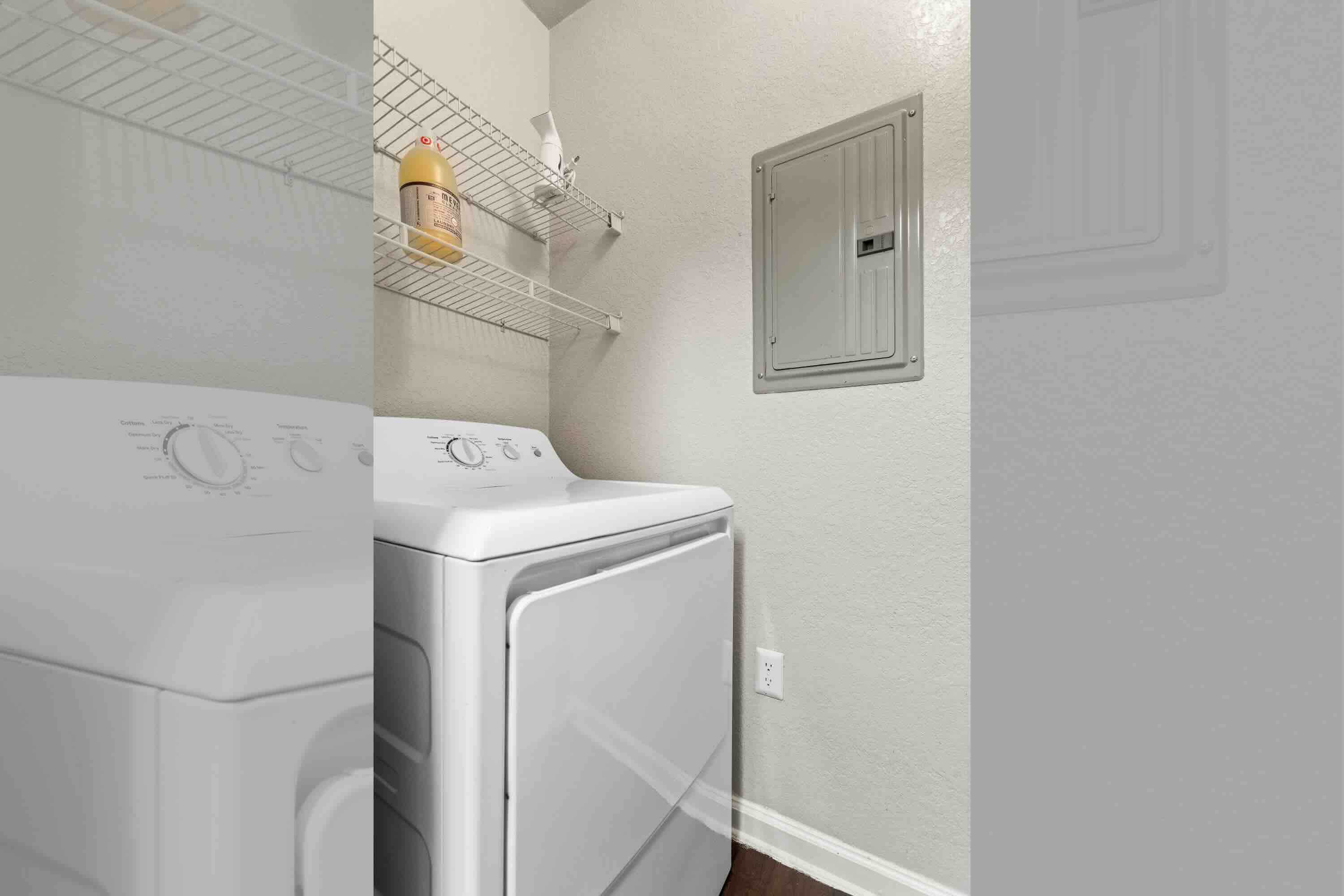 Bruco - 3 Bed 2 Bath - Laundry