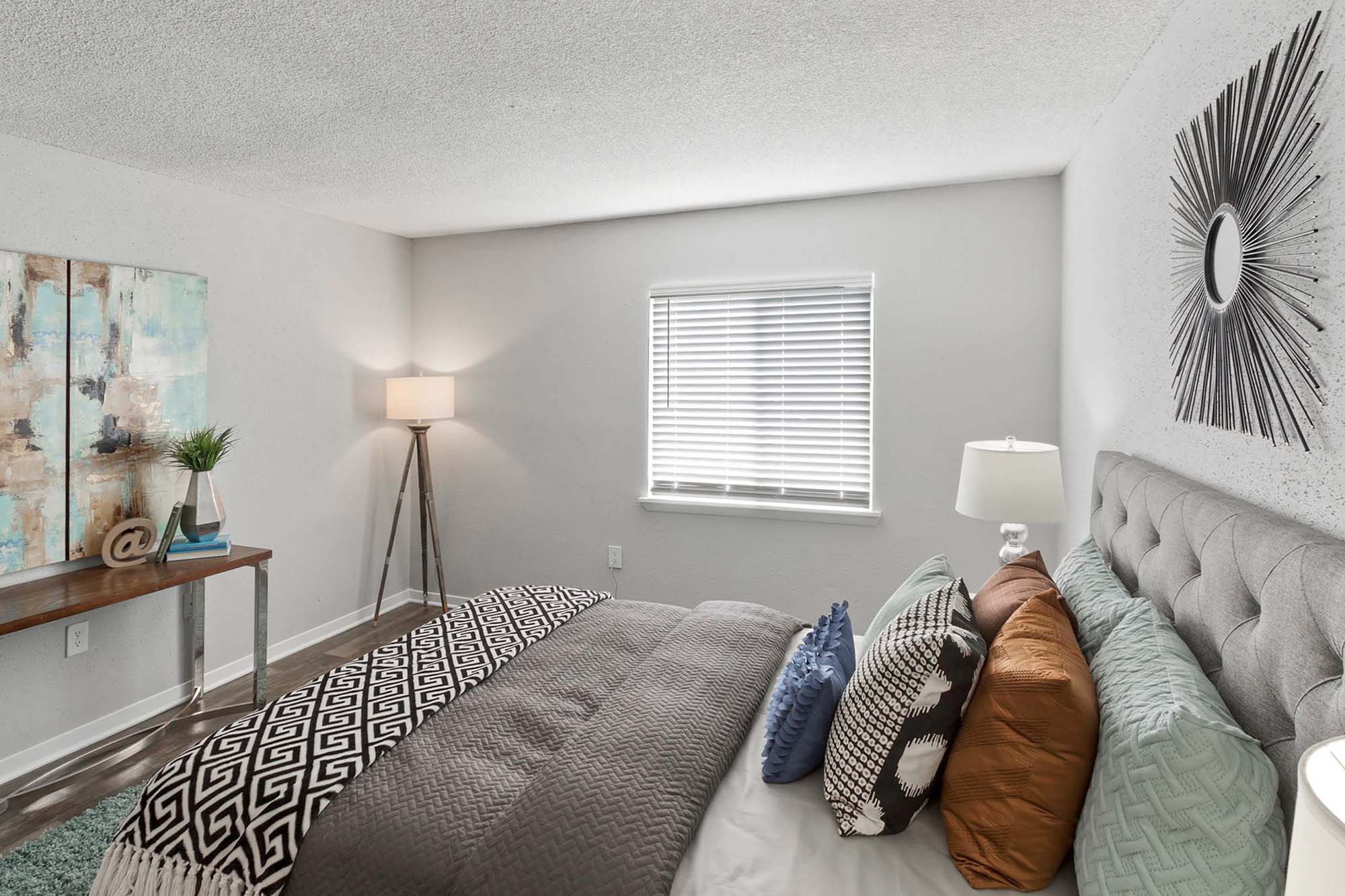 Ginnie - 1 Bed 1 Bath - Bedroom