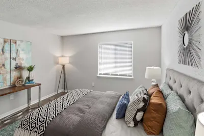 Ginnie - 1 Bed 1 Bath - Bedroom