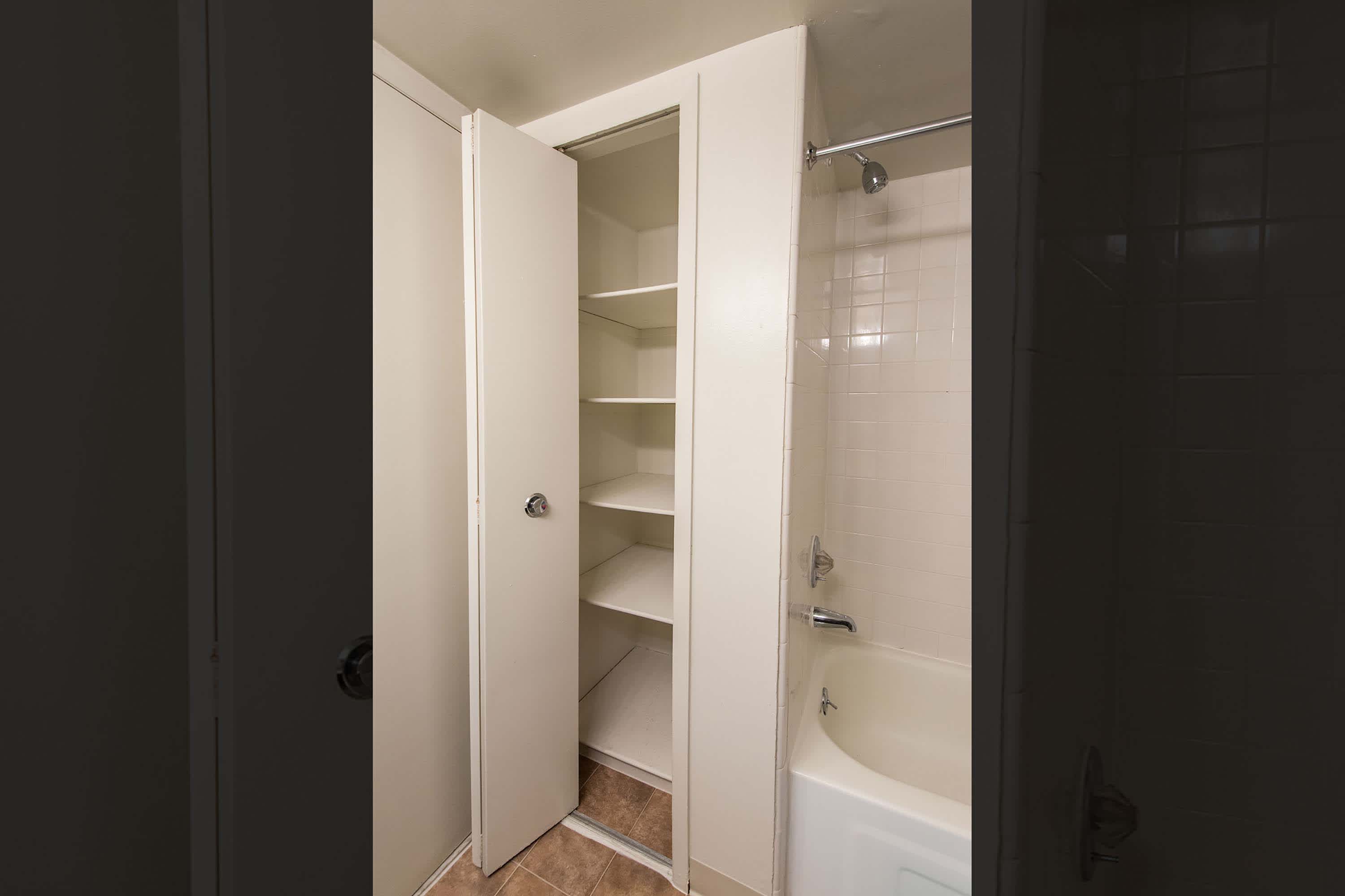 Grand Haven - 1 Bed 1 Bath - Linen Closet