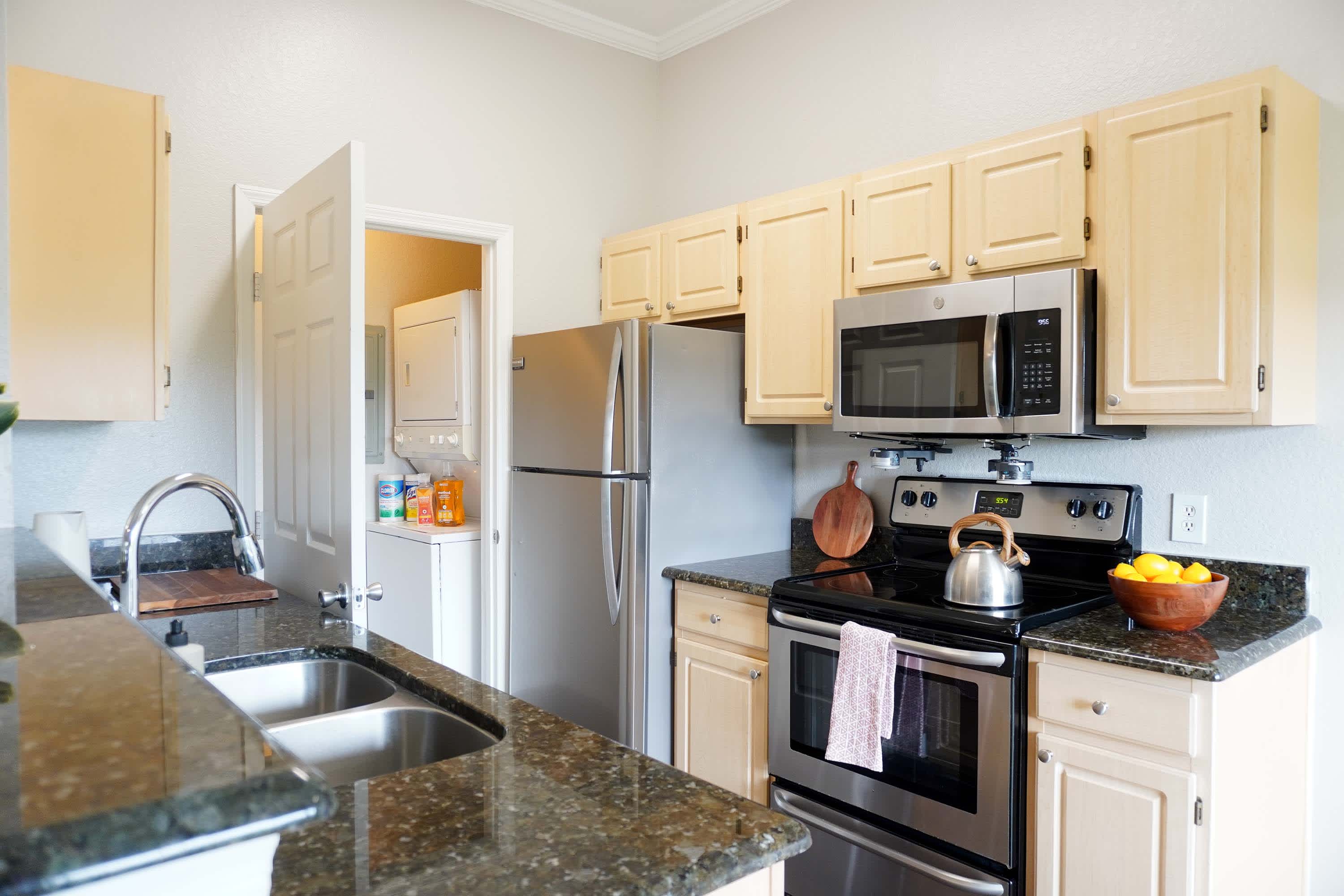 Giraffa - 1 Bed 1 Bath - Kitchen