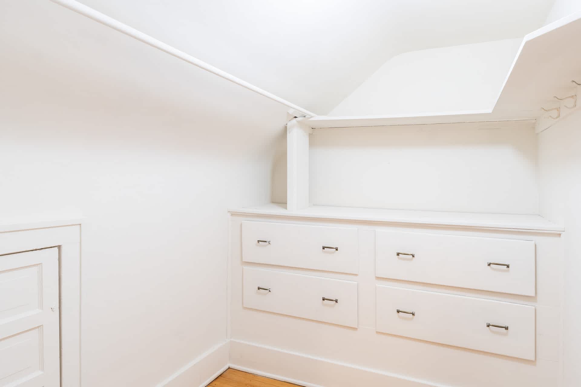 The Jewell - 2 Bed 1 Bath - Pantry