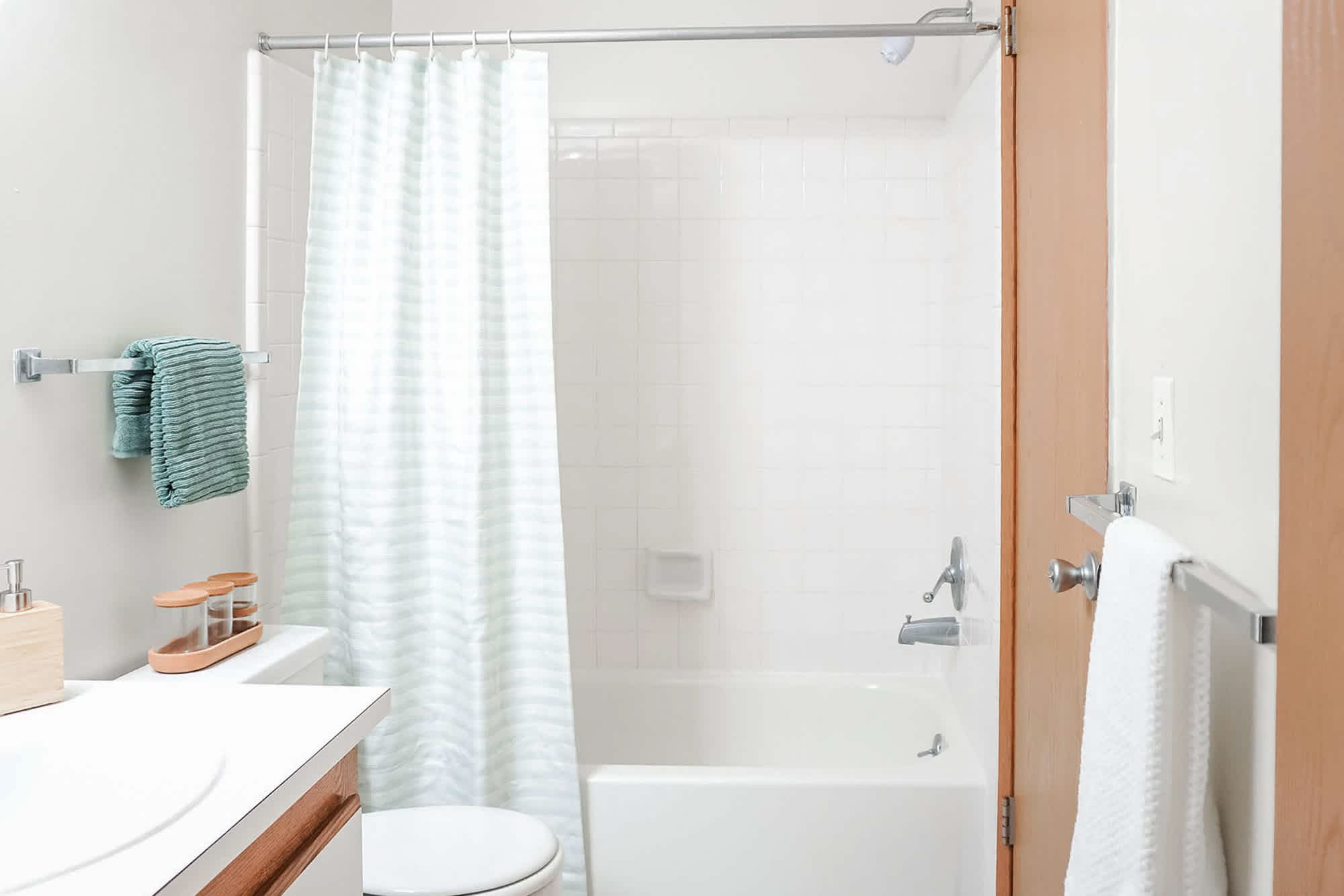 The Sergei - 2 Bed 2 Bath - Bathroom