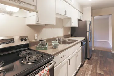 Falcon - 1 Bed 1 Bath - Kitchen