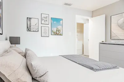 Warner - 1 Bed 1 Bath - Primary Bedroom