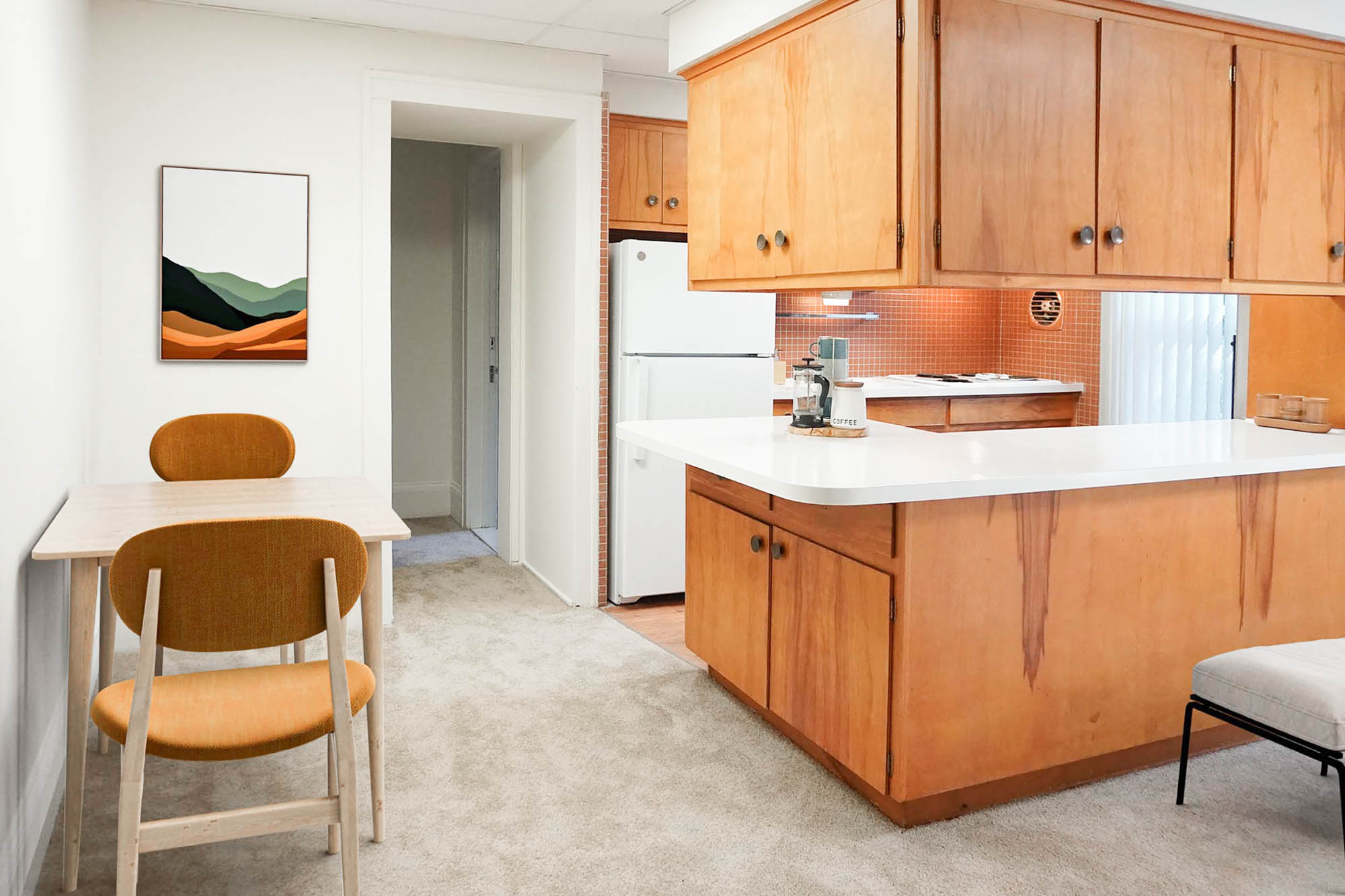 The Drynoch #4 - 1 Bed 1 Bath - Dining Area