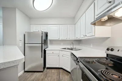 The Grant - 1 Bed 1 Bath - Kitchen