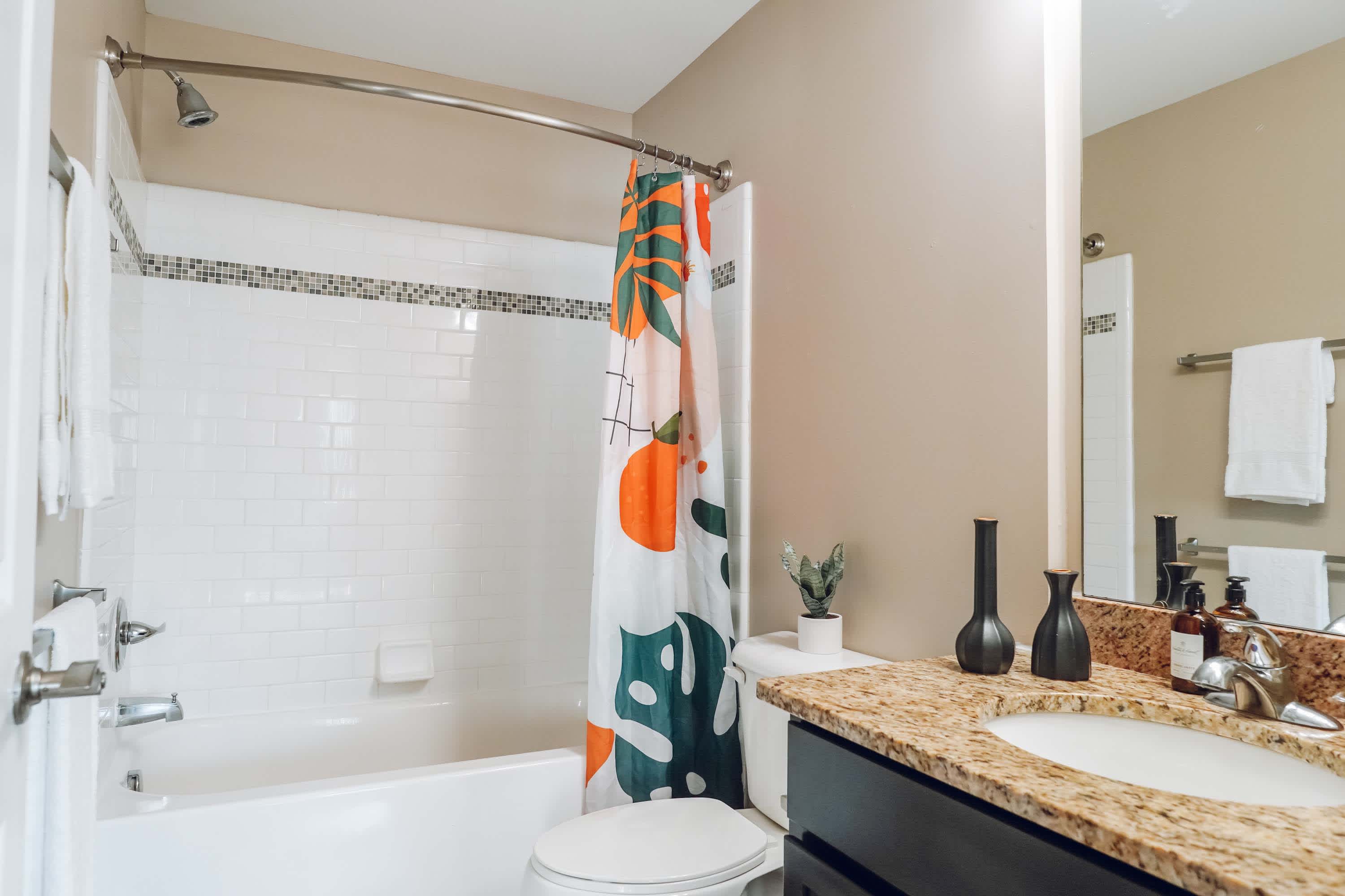 Jefferson - 2 Bed 1.5 Bath - Full Bathroom