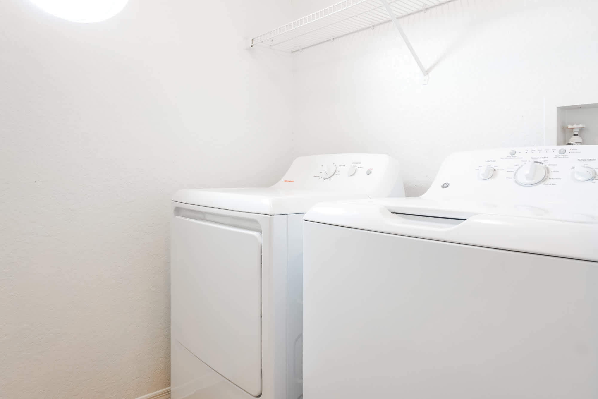 Monte Capello - 3 Bed 2 Bath - In-Unit Laundry