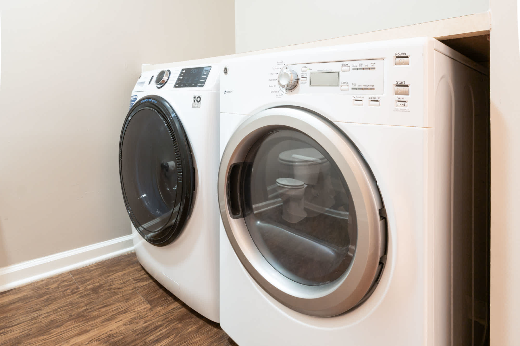 The Cedar - 3 Bed 2 Bath - In-Unit Laundry