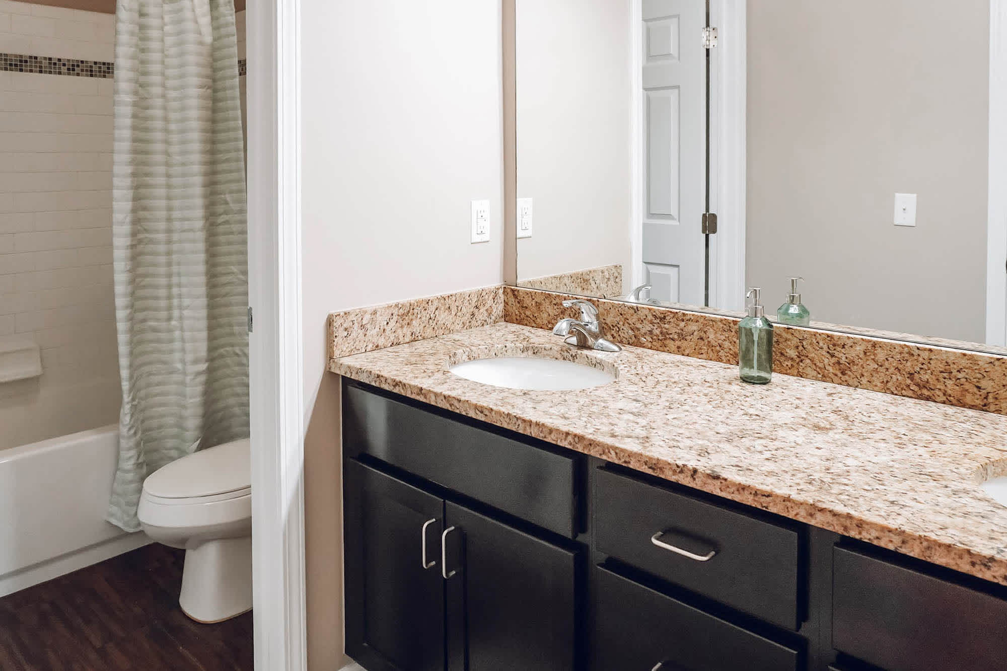 Plymouth - 3 Bed 2.5 Bath - Bathroom