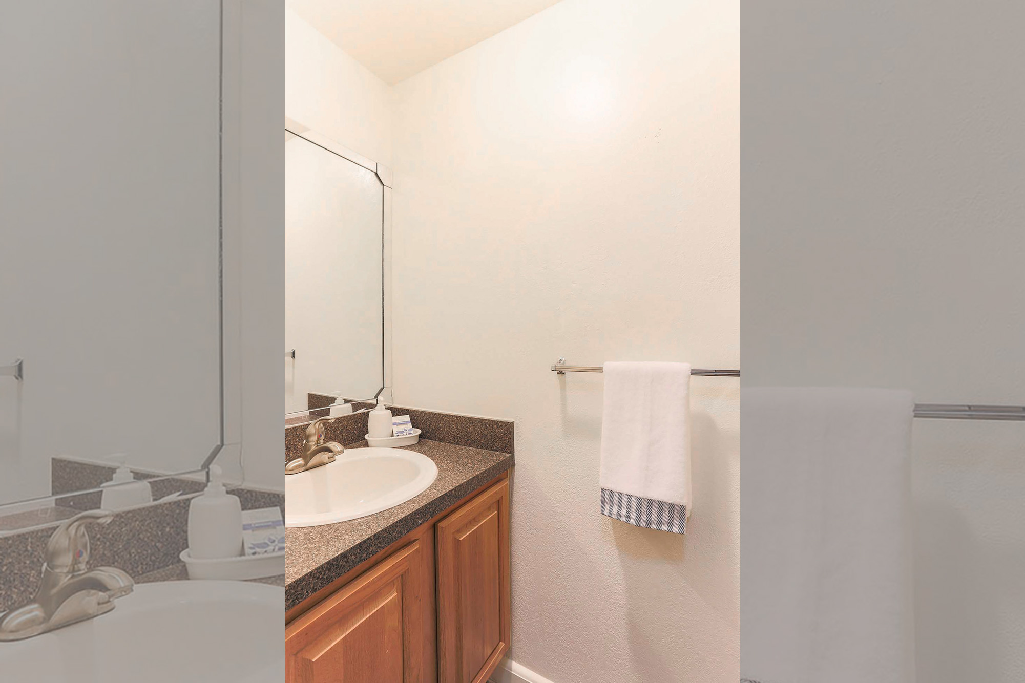 Viola - 2 Bed 2.5 Bath - Half Bath