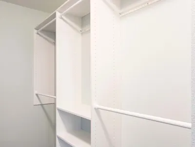 Blackberry Lily - 1 Bed 1 Bath - Primary Closet