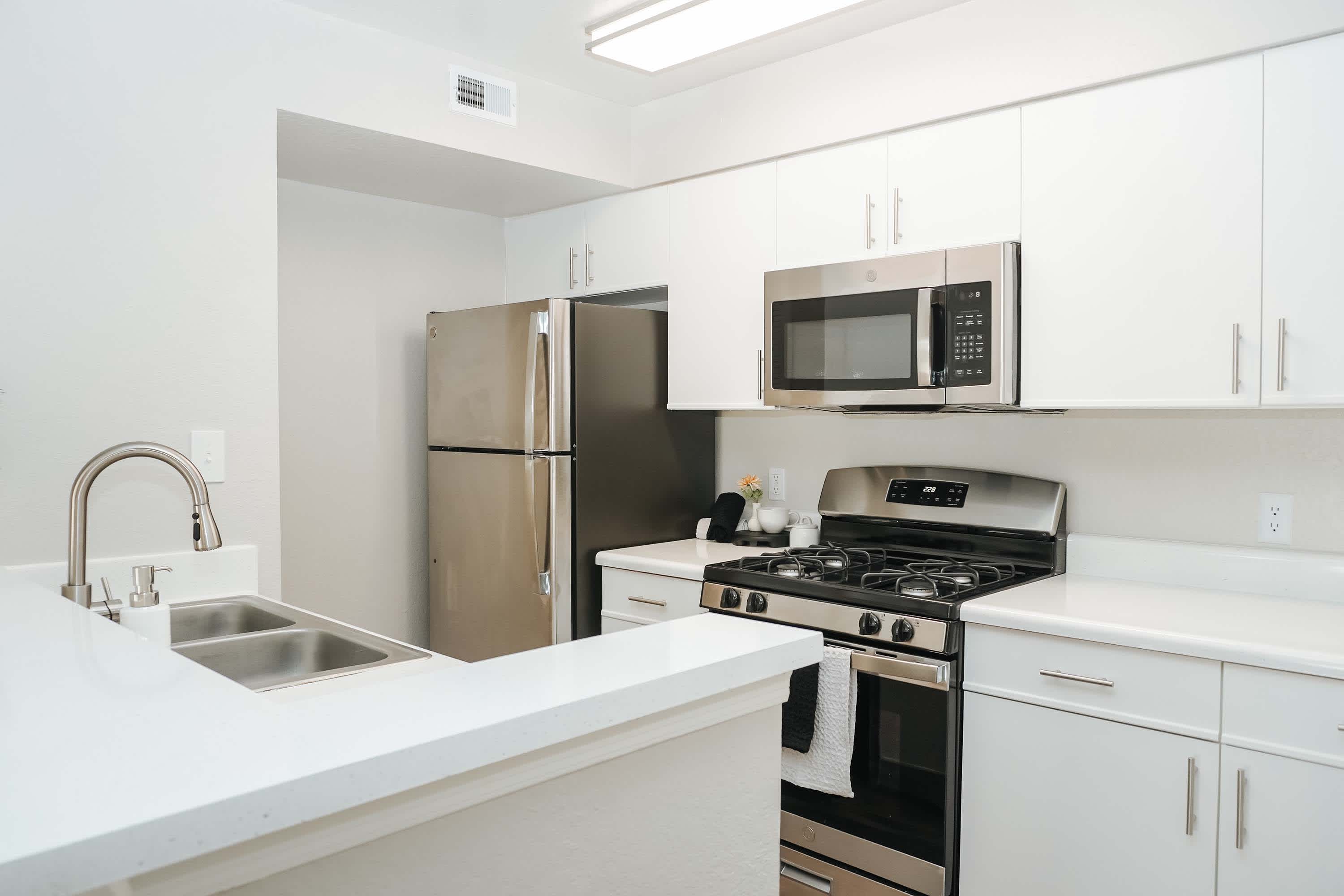 Marina Grande - 1 Bed 1 Bath - Kitchen (Stainless Steel Appliances)
