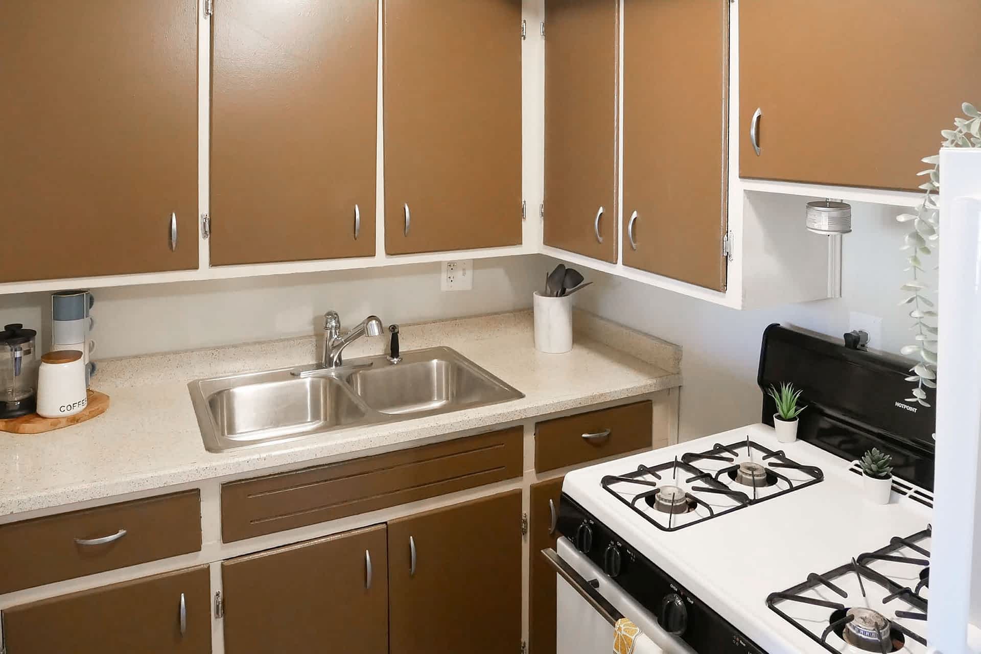The Kent - 1 Bed 1 Bath - Kitchen