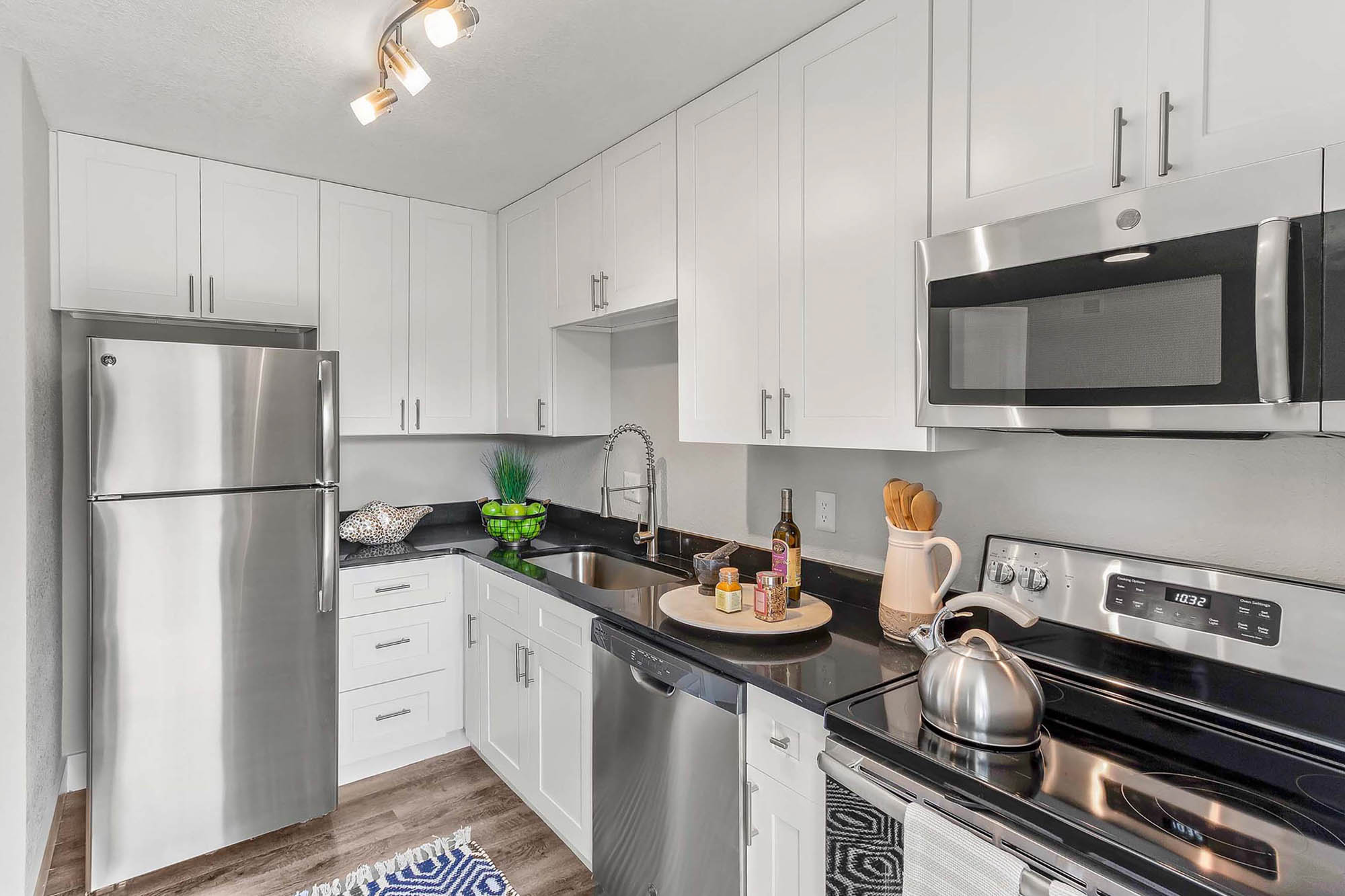 Quartz+ - 3 Bed 2 Bath - Kitchen