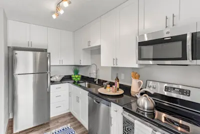 Quartz+ - 3 Bed 2 Bath - Kitchen