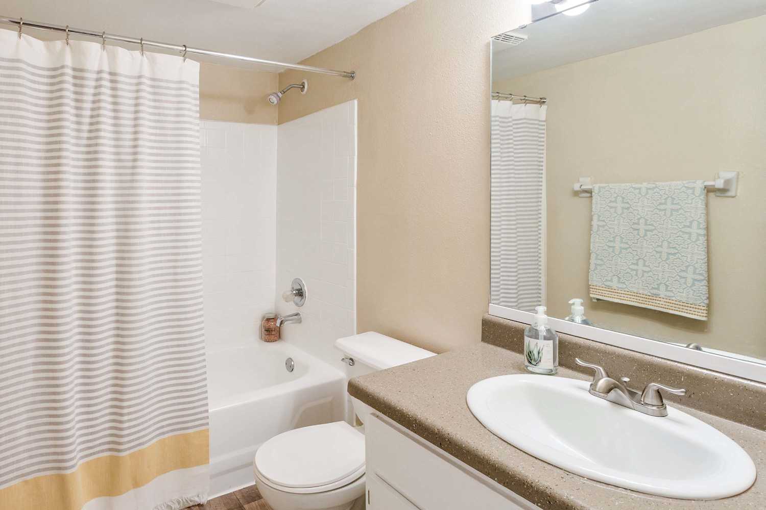 Media Gallery for Azure Winter Park apartments in Winter Park, Florida
