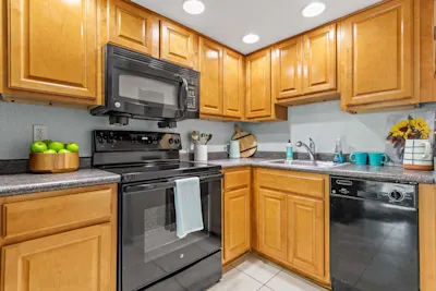 The Conroy - 1 Bed 1 Bath - Kitchen